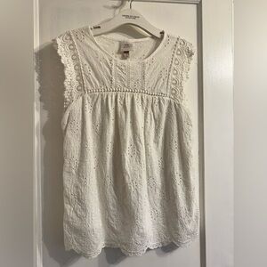 Beautiful Knox Rose sleeveless blouse